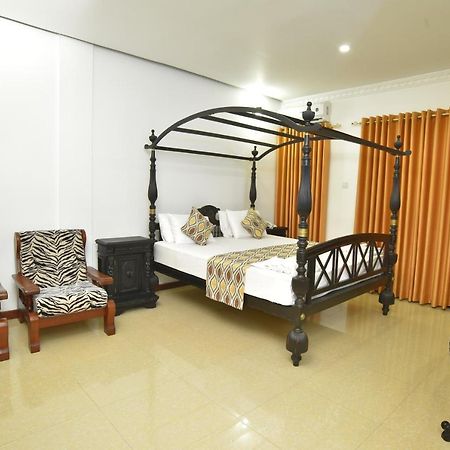 Hotel Queensbury Malabe Кадувела Экстерьер фото
