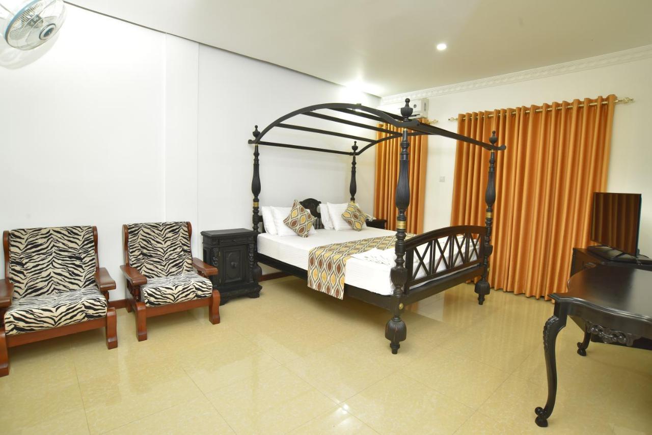 Hotel Queensbury Malabe Кадувела Экстерьер фото