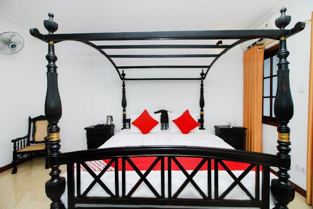 Hotel Queensbury Malabe Кадувела Экстерьер фото