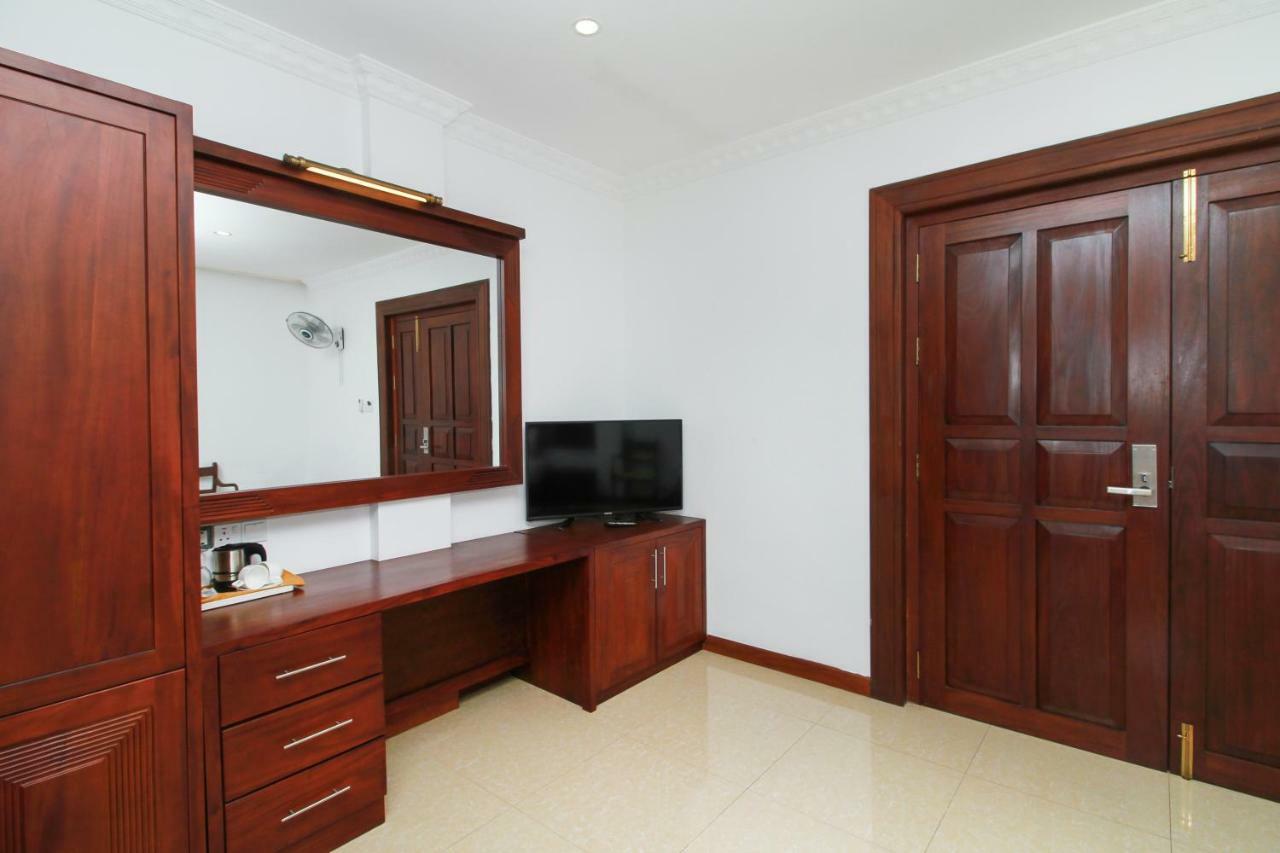 Hotel Queensbury Malabe Кадувела Экстерьер фото